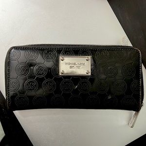 Michael Kors Zip Wallet